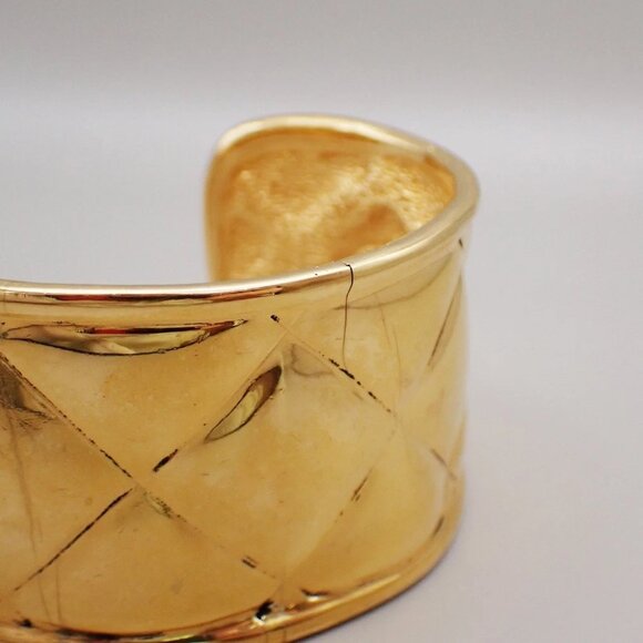 CHANEL CC Logo Matelasse Bangle Bracelet Gold GHW France Vintage 87RL336 - Picture 10 of 11